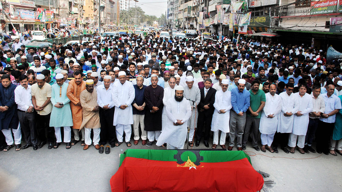JCD leader Zakir Hossain’s namaz-e-janaza is held in front of the BNP central office at Naya Paltan in the capital on Tuesday. Photo: Collected/Prothom Alo