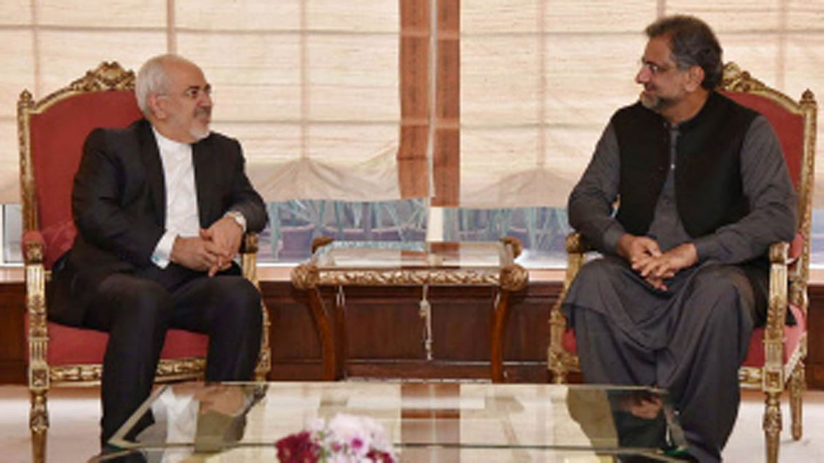 Pakistani Prime Minister Shahid Khaqan Abbasi meets with Iranian Foreign Minister Mohammad Javad Zarif in Islamabad. AFP