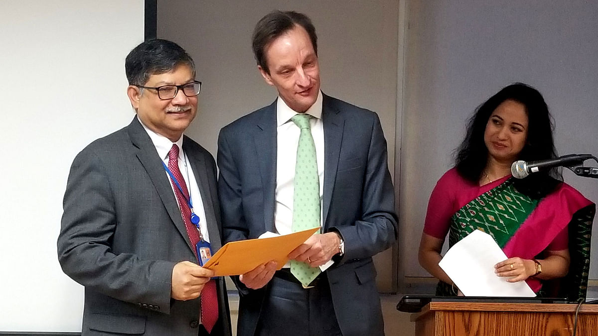 Roland Mollerus (M), chief of the CDP secretariat, hands over to permanent representative of Bangladesh, ambassador Masud Bin Momen an official letter at an event organised at the Bangabandhu auditorium of Bangladesh mission in New York on Friday. Photo: Bangladesh Mission in NY