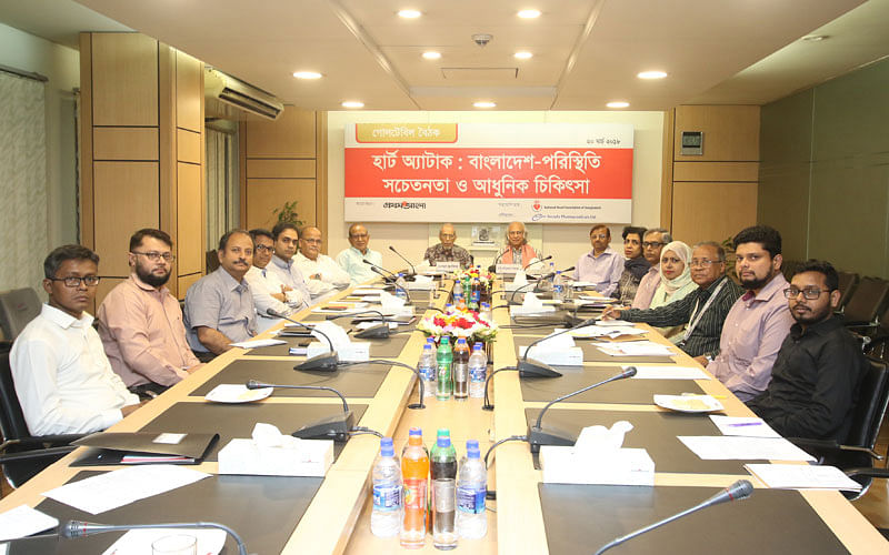 Discussants at the roundtable titled `Heart Attack: Bangladesh Perspective, Awareness and Modern Treatment` organised by Prothom Alo in association with National Heart Foundation of Bangladesh and Incepta Pharmaceuticals.