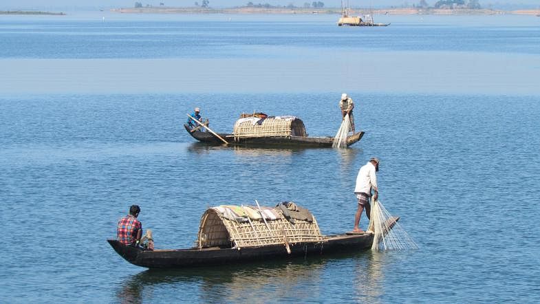 Fishermen catch fish by throwing nets in the Kaptai Lake in Balukhali, Rangamati on 23 March. Photo: Supriya Chakma