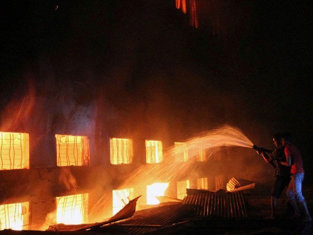 Firecracker factory fire kills 5 in Bihar of India. Photo: UNB/AP