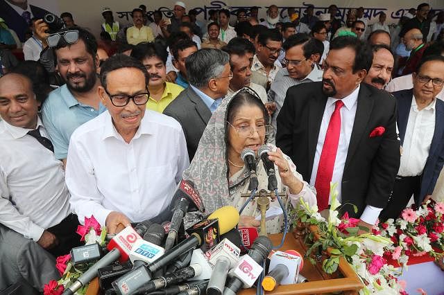 Ershad accompanied his wife and official opposition leader in parliament Raushan Ershad takes oath at a rally in the capital on Saturday. Photo: Sajid Hossain