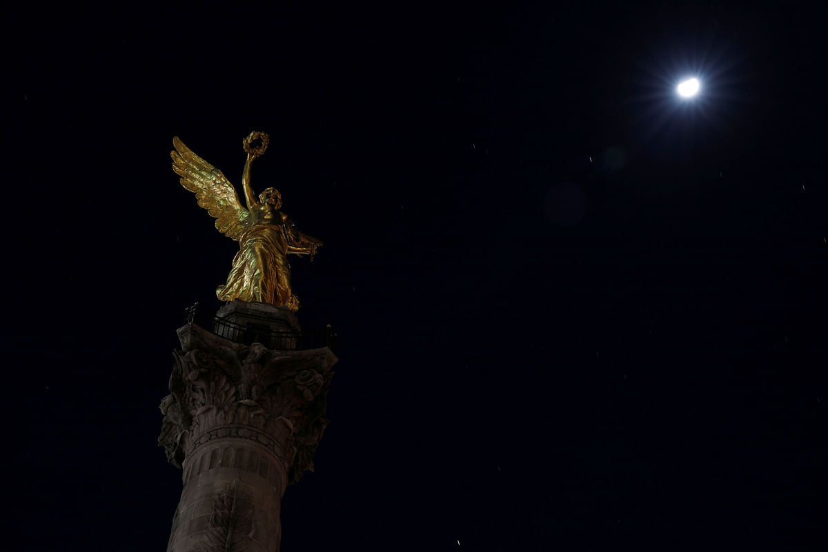 The `Angel de la Independencia` monument is pictured as lights are turned off during Earth Hour in Mexico city, Mexico 24 March 2018. Reuters