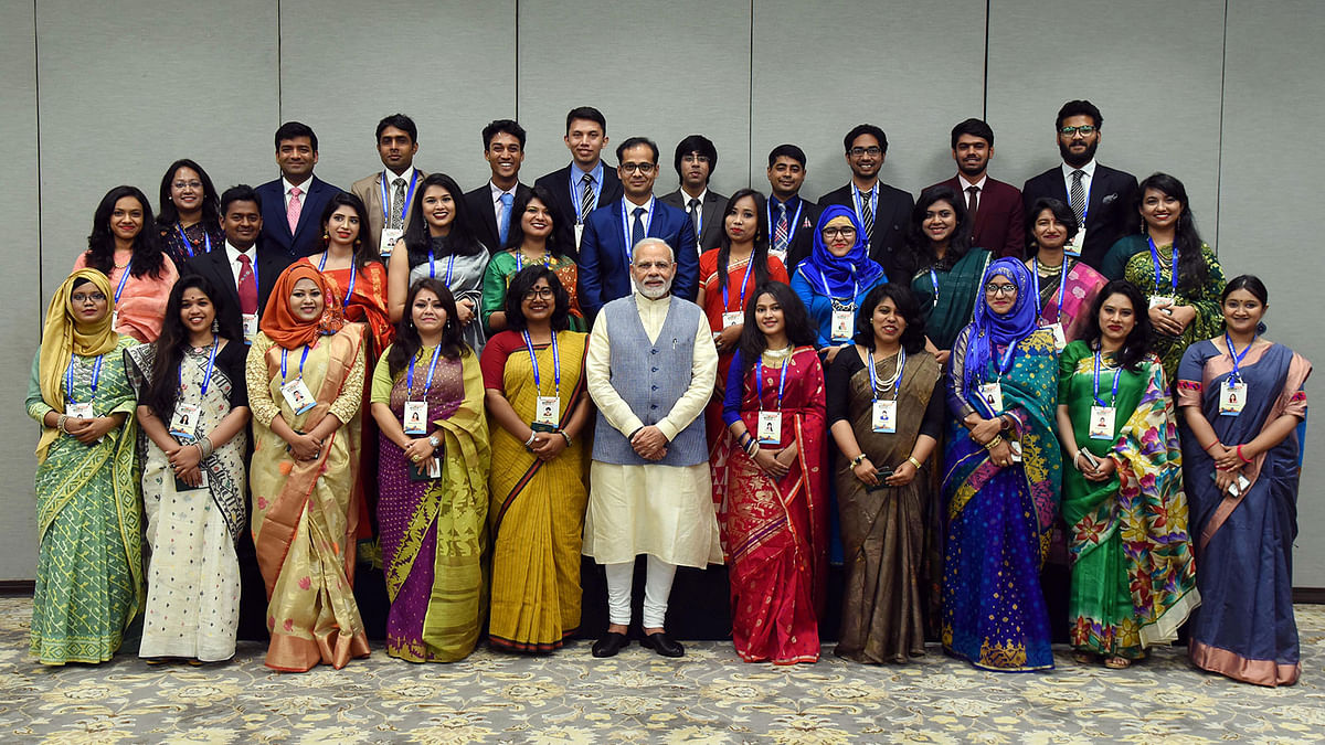Indian prime minister Narendra Modi with members of the 100-member Bangladesh youth delegation on Tuesday in Delhi. Photo: Prothom Alo