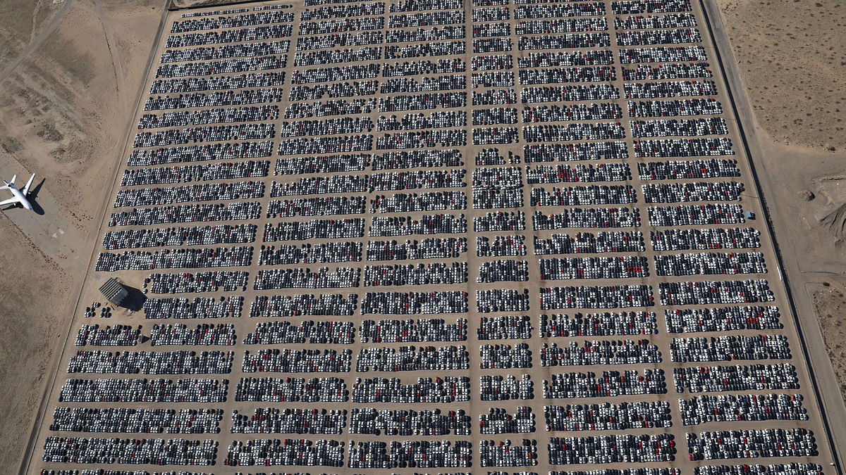 Reacquired Volkswagen and Audi diesel cars sit in a desert graveyard near Victorville. Reuters