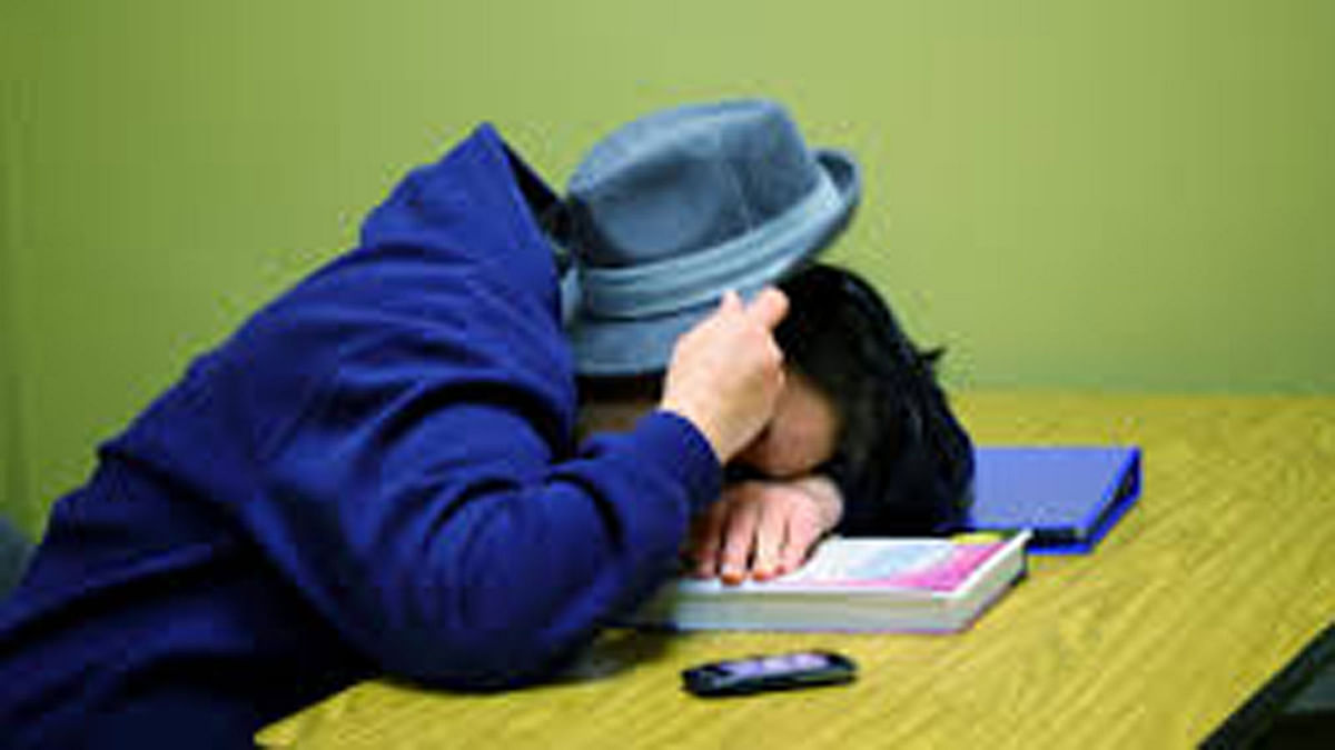 Studying till late in the night will only fetch poor grades, stress researchers. Photo: Collected