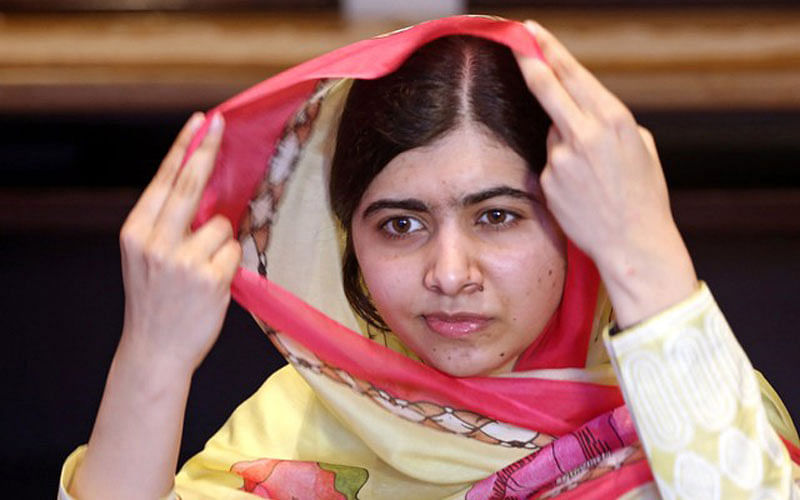 Nobel Peace Prize laureate Malala Yousafzai adjusts her scarf as she speaks during an interview  in Islamabad, Pakistan, March 30, 2018 Photo : Reuters