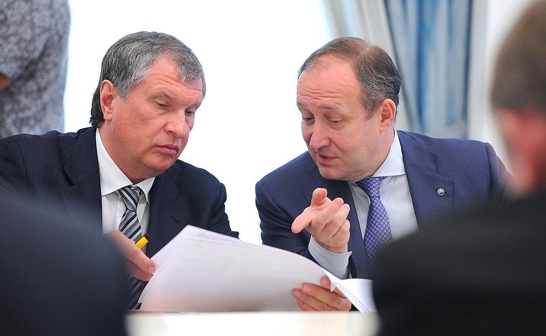 Before the meeting on prospects of developing the United Shipbuilding Corporation, Rosneft CEO Igor Sechin. Photo: Collected