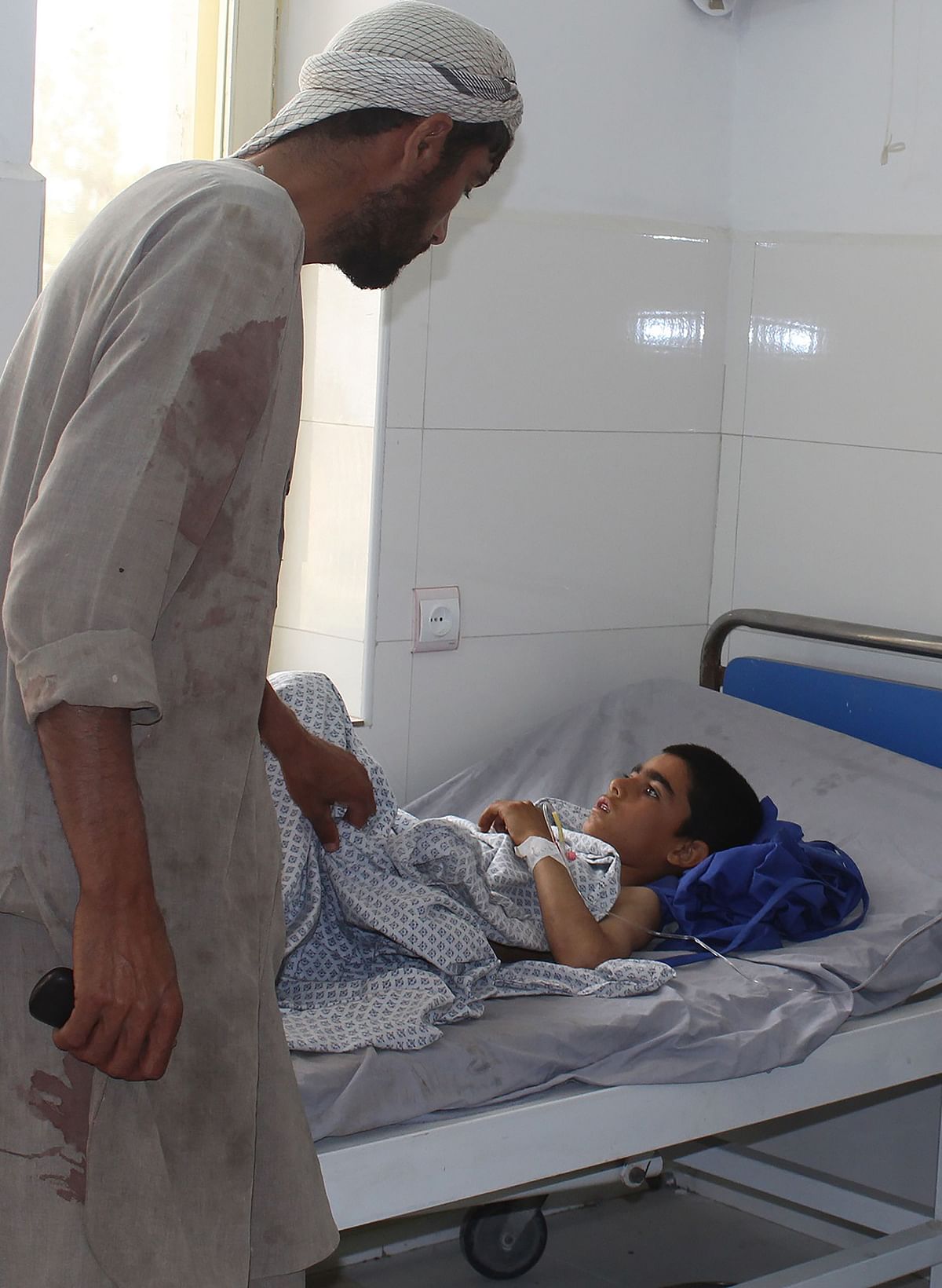 An Afghan boy receives treatment at a hospital in Kunduz on 3 April, 2018, a day after an airstrike hit a school in a Taliban stronghold. An Afghan airstrike on a religious school in a Taliban stronghold on 2 April caused multiple casualties, including civilians, Afghan officials and witnesses said. Photo: AFP.