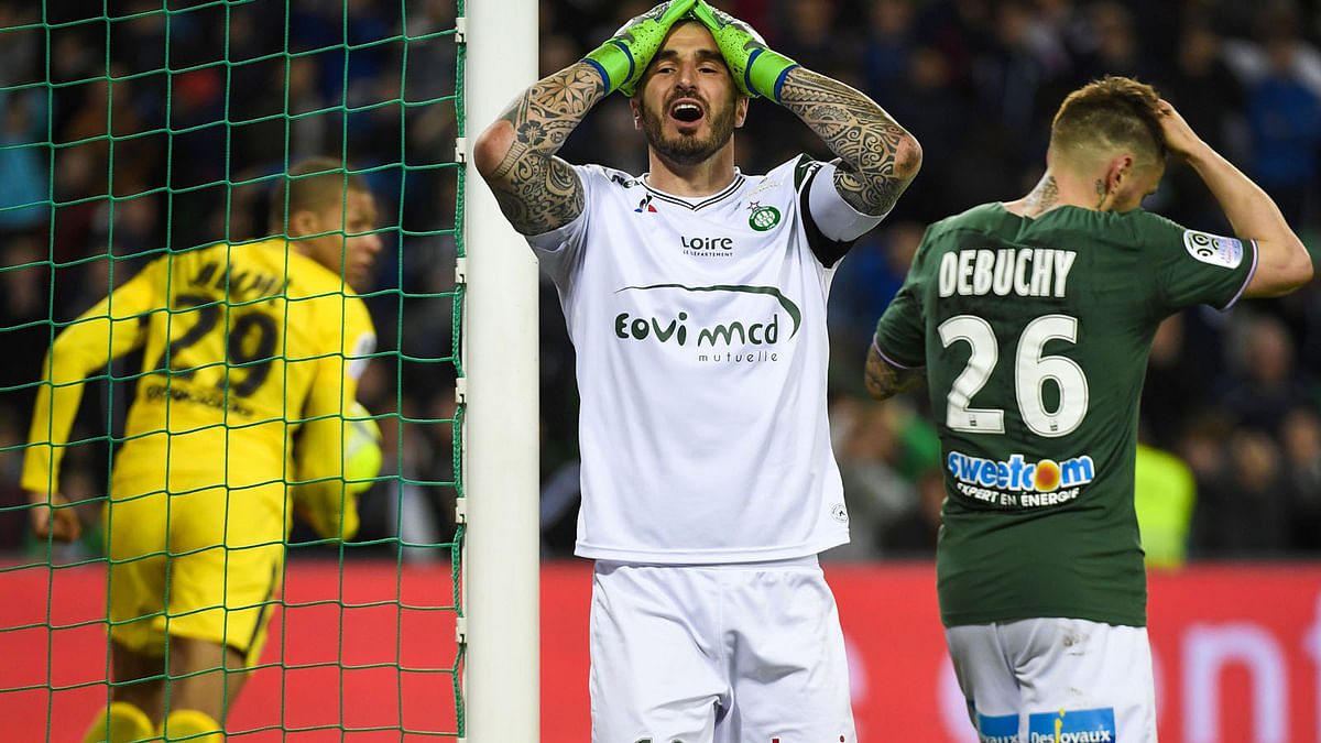 Saint-Etienne's French goalkeeper Stephane Ruffier (C) reacts after Saint-Etienne's French defender Mathieu Debuchy (R) scored a last minute own goal, as Paris Saint-Germain's French forward Kylian Mbappé (L) looks on, allowing PSG to equalise during the French L1 football match on 6 April 2018 at the Geoffroy-Guichard stadium in Saint-Etienne, central France. AFP