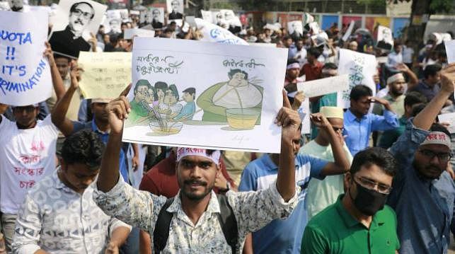 Demonstrators chant slogans at Shahbagh in Dhaka on 8 April demanding the existing quota system in public services be reformed. Photo: Suvra Kanti Das