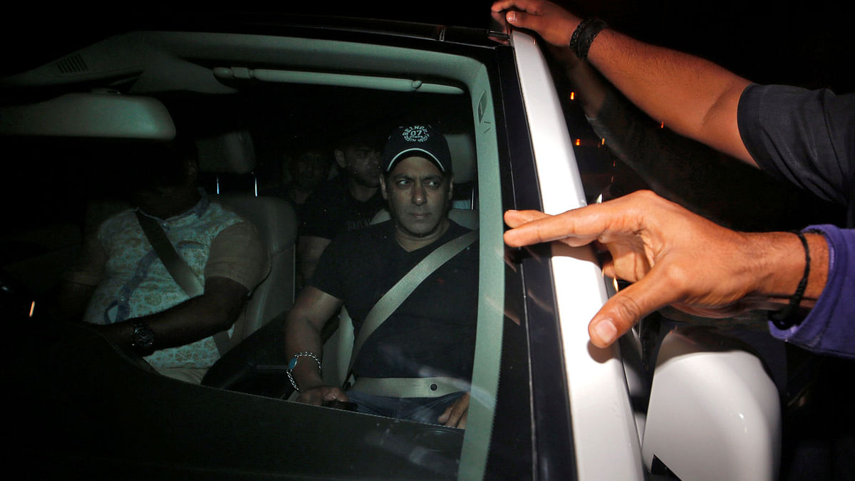 Bollywood actor Salman Khan is pictured inside a vehicle upon his arrival outside his home after a court in Jodhpur granted him bail, in Mumbai on 7 April. Photo: Reuters