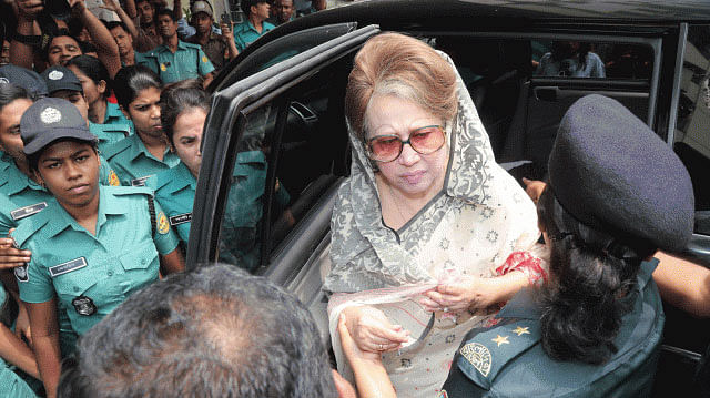 BNP chairperson Khaleda Zia being taken to hospital from the abandoned old central jail on Nazimuddin Road for medical check-ups. File Photo: Prothom Alo