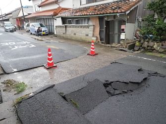 This photo released by the Shimane Nichinichi Shimbun via Jiji Press on 9 April, 2018 shows the tarmac along a street damaged by an earthquake in the city of Oda, Shimane prefecture. Photo: AFP