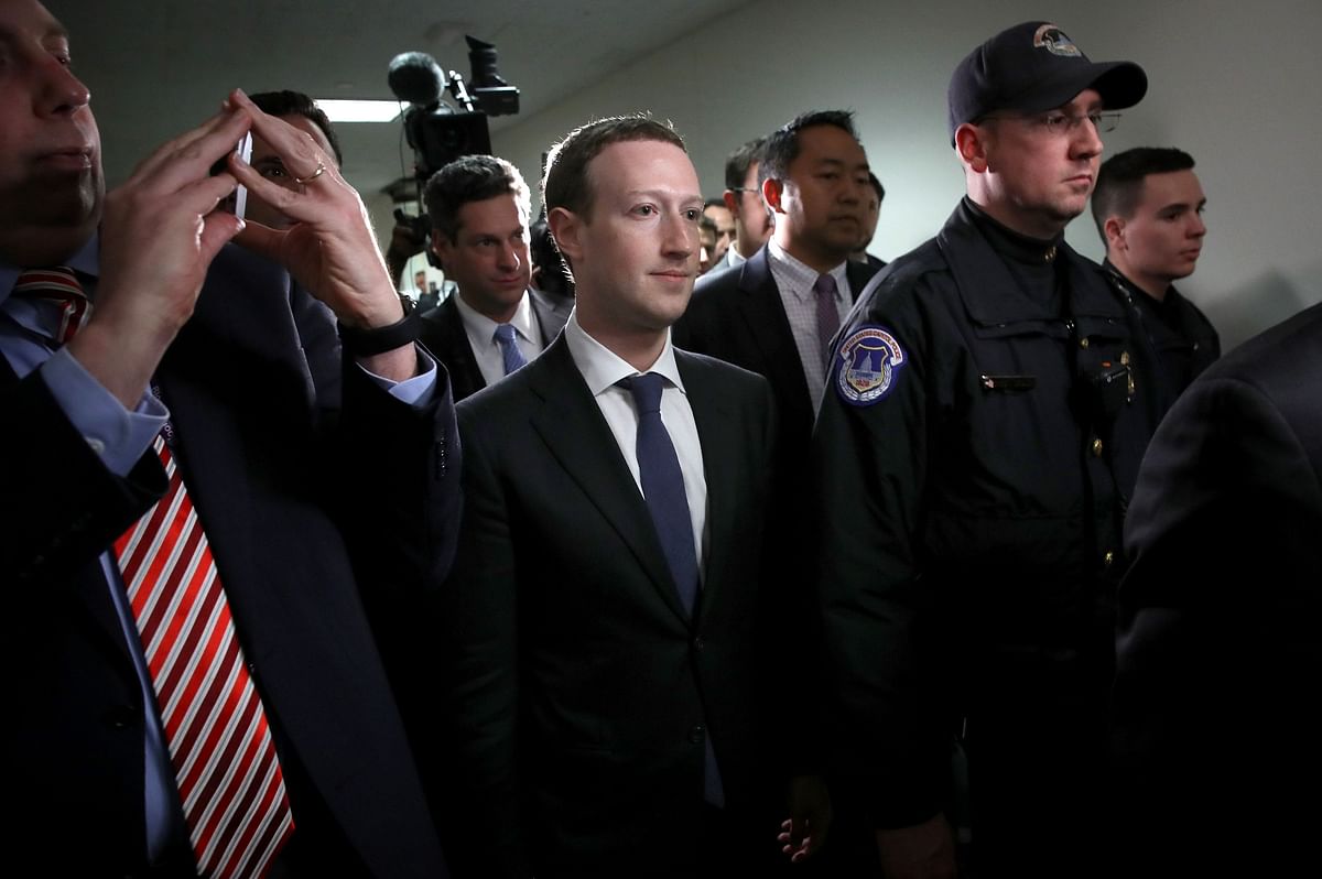 Facebook CEO Mark Zuckerberg © leaves the office of Sen. Dianne Feinstein (D-CA) after meeting with Feinstein on Capitol Hill on Monday. Photo: AFP