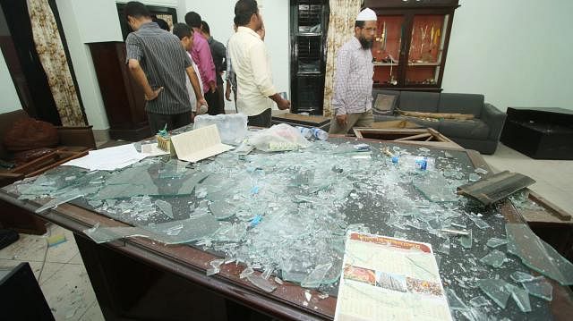 The official residence of the Dhaka University vice chancellor was vandalised during a demonstration by quota protesters early Monday. Prothom Alo File Photo