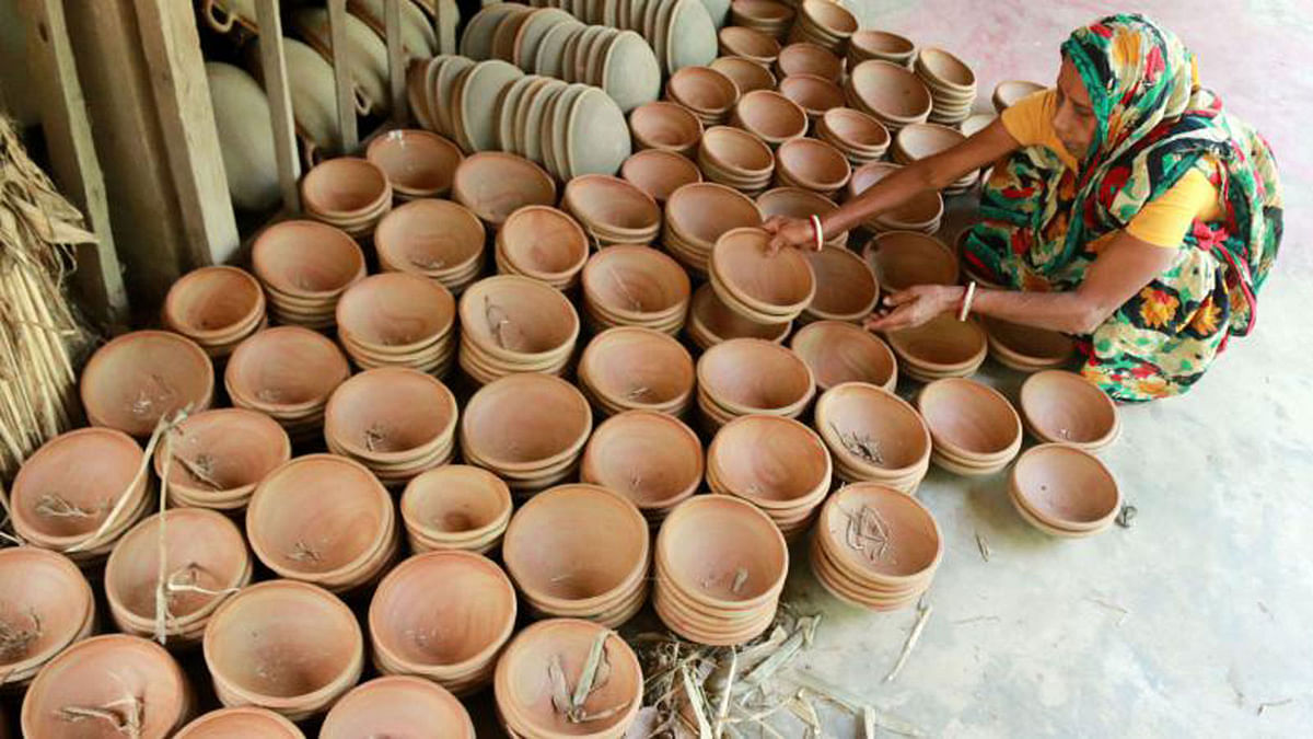 Sankis (potteries) are laid to dry ahead of the New Year. Nimaichara, Chatmohor, Pabna. Photo: Hasan Mahmud