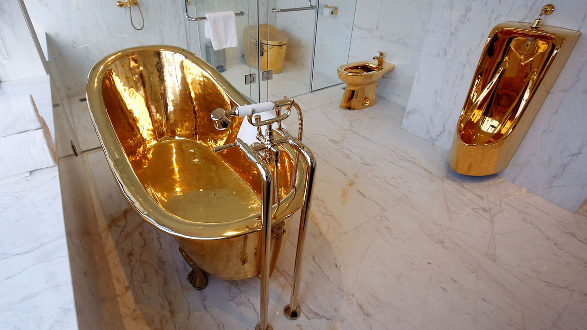 A bathtub and toilet made with gold are seen in the President Suite of Golden Bay Danang hotel in Danang city, Vietnam on 13 April. Photo: Reuters