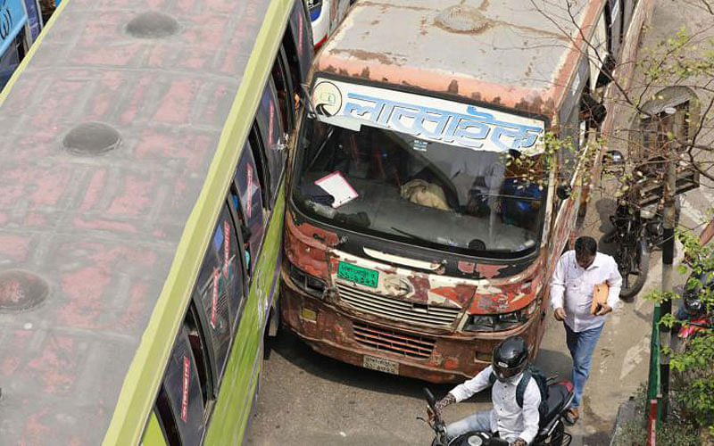 Buses keep no gap with the next vehicle as they drive down Dhaka city roads, risking lives of passengers and pedestrians at Farmgate on 5 April.