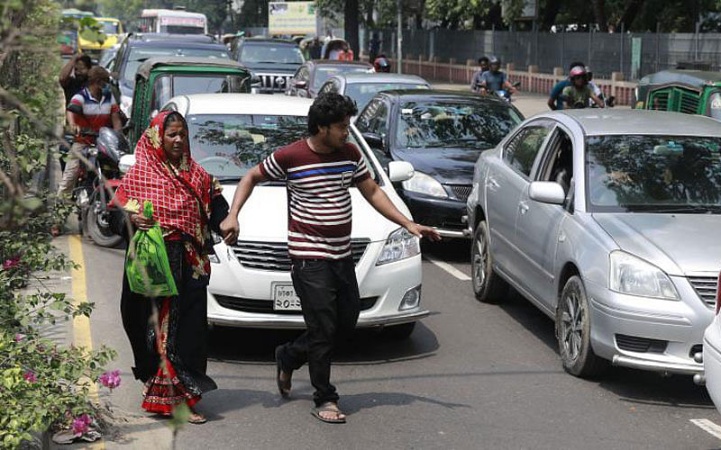 Pedestrians cross over the road in front of the High Court recently as there is no foot-over bridge there. Photo: Shuvra Kanti Das