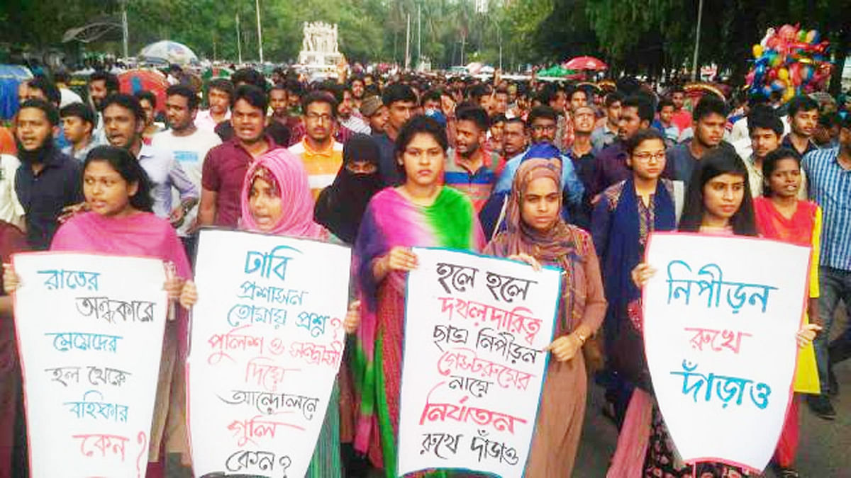 Students under the banner of Bangladesh Sadharan Chhatra Odhikar Sangrakkhan Parishad organise a protest rally on the Dhaka University campus on Friday evening. Photo: Shuvra Kanti Das