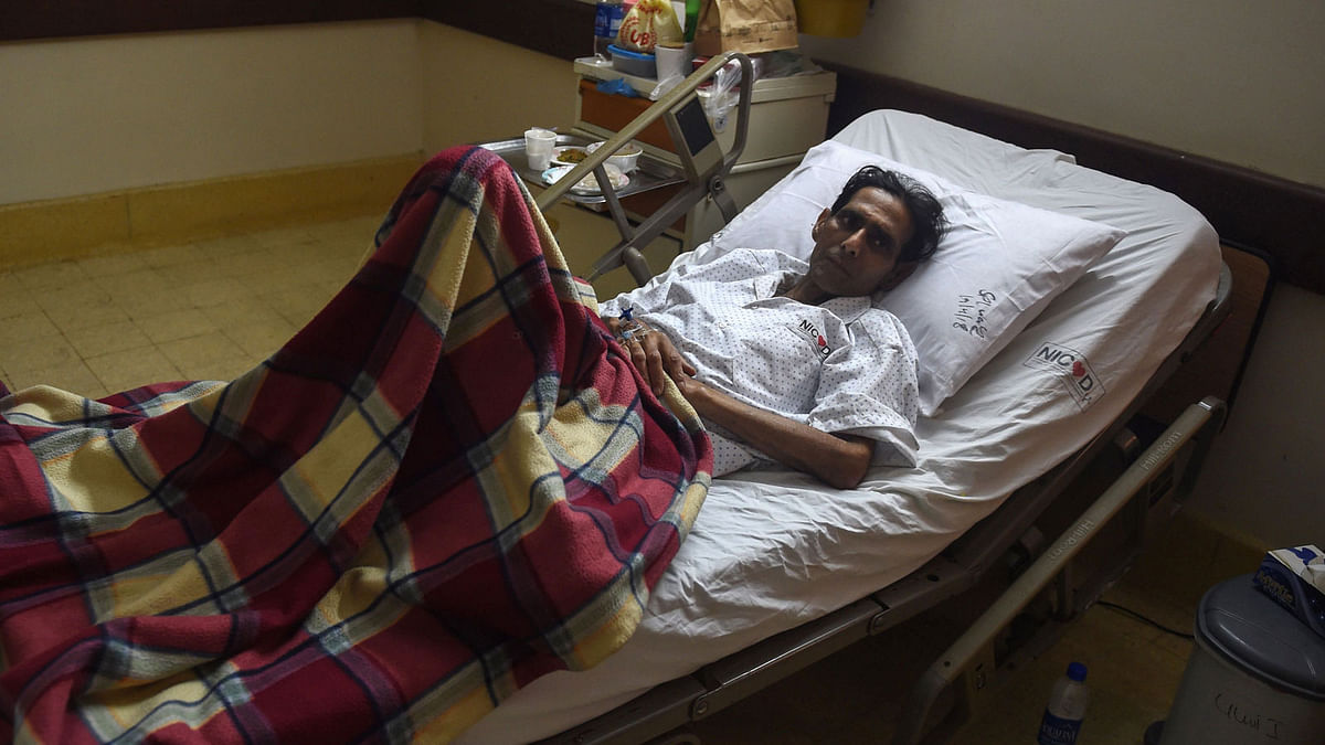 This photograph taken on April 22, 2018 shows Pakistani former field hockey goalkeeper Mansoor Ahmed being treated at a hospital in Karachi, following complications stemming from a pacemaker and stents implanted in his heart. AFP