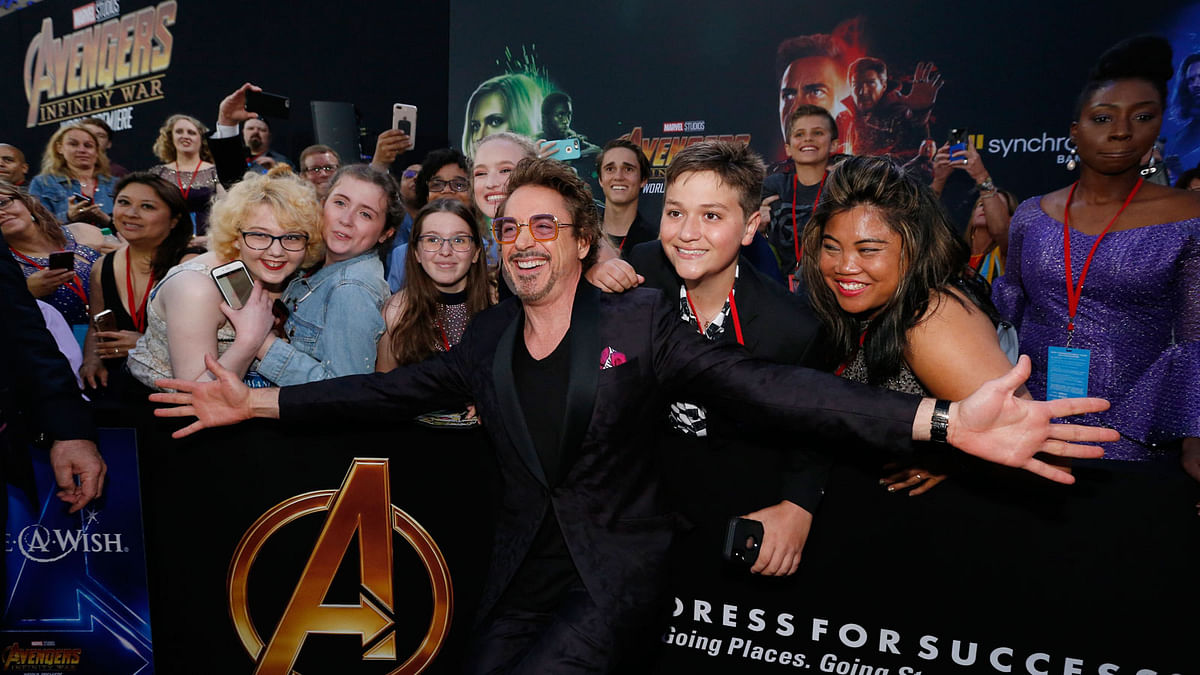 Iron Man (Robert Downey Jr ) poses with fans before the premier of ‘Avengers: Infinity Wars’ in Los Angeles, California. Photo: Reuters