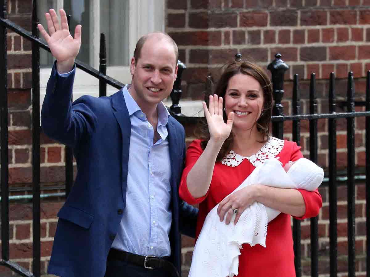 In this file photo taken on 23 April, 2018 Britain`s prince William, Duke of Cambridge (L) and Britain`s Catherine, Duchess of Cambridge aka Kate Middleton show their newly-born son, their third child, to the media outside the Lindo Wing at St Mary`s Hospital in central London. Photo: AFP