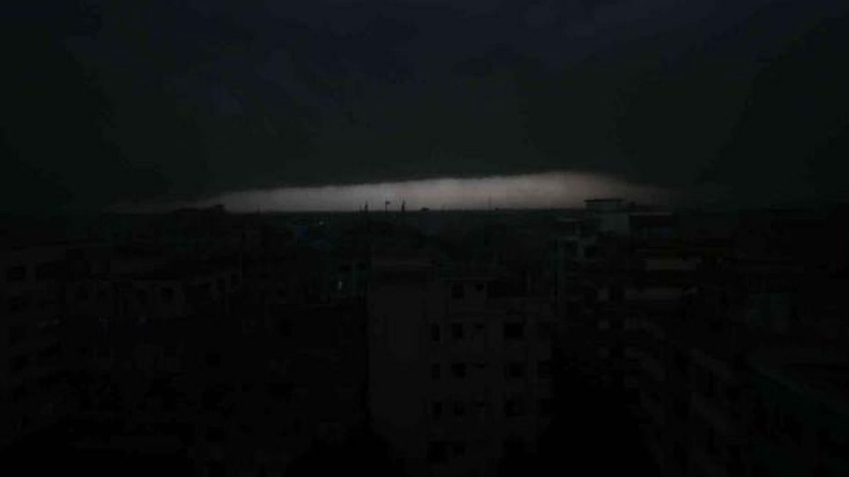 The sky of Dhaka turns dark on Monday noon. Photo: Abdus Salam