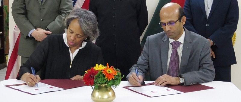 US ambassador Marcia Bernicat and ULAB vice chancellor professor HM Jahirul Haque sign an MoU on Tuesday. Photo: UNB
