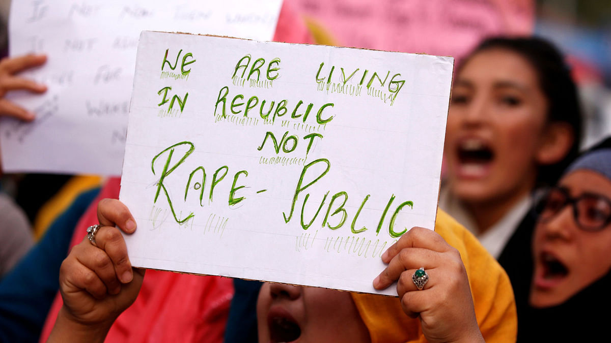 Students shout slogans during a protest against the rape and murder of an eight-year-old girl in Kathua near Jammu, in Srinagar, 16 April, 2018. Photo: Reuters