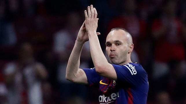 Barcelona`s Andres Iniesta applauds the fans as he is substituted off. Reuters