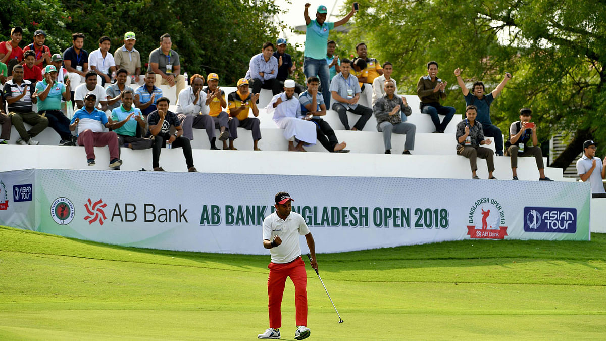 This handout photograph taken and released by the Asian Tour on May 10, 2018 shows Zamal Hossain Mollah of Bangladesh during round two of the Bangladesh Open golf tournament at the Kurmitola Golf Club in Dhaka. Photo: AFP