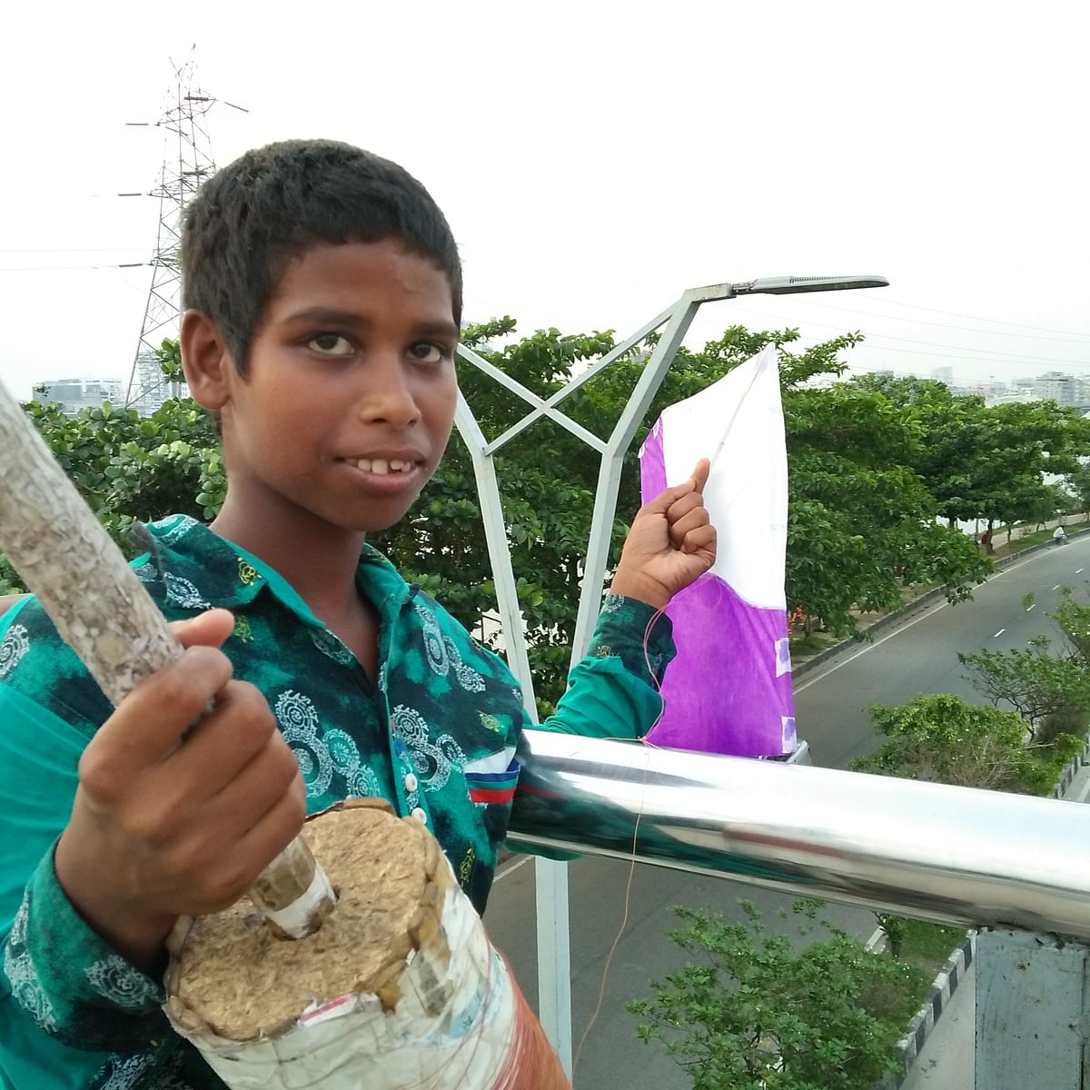 Rashed, 9, skillfully manoeuvres his purple kite. A recently taken photo from Hatirjheel, Dhaka by Nusrat Nowrin