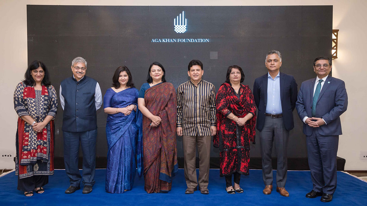 Hossain Zillur Rahman (middle right), Nihad Kabir (middle left), Syed Nasim Manzur (2nd from the right), ApoorvaOza (2nd from the left) and the members of the Aga Khan Foundation (Bangladesh) National Committee.