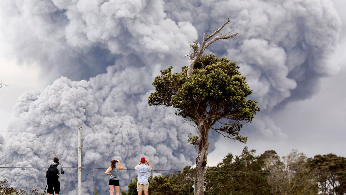People watch as ash erupt from the Halemaumau crater near the community of Volcano during ongoing eruptions of the Kilauea Volcano in Hawaii, US, on 15 May. Photo: Reuters