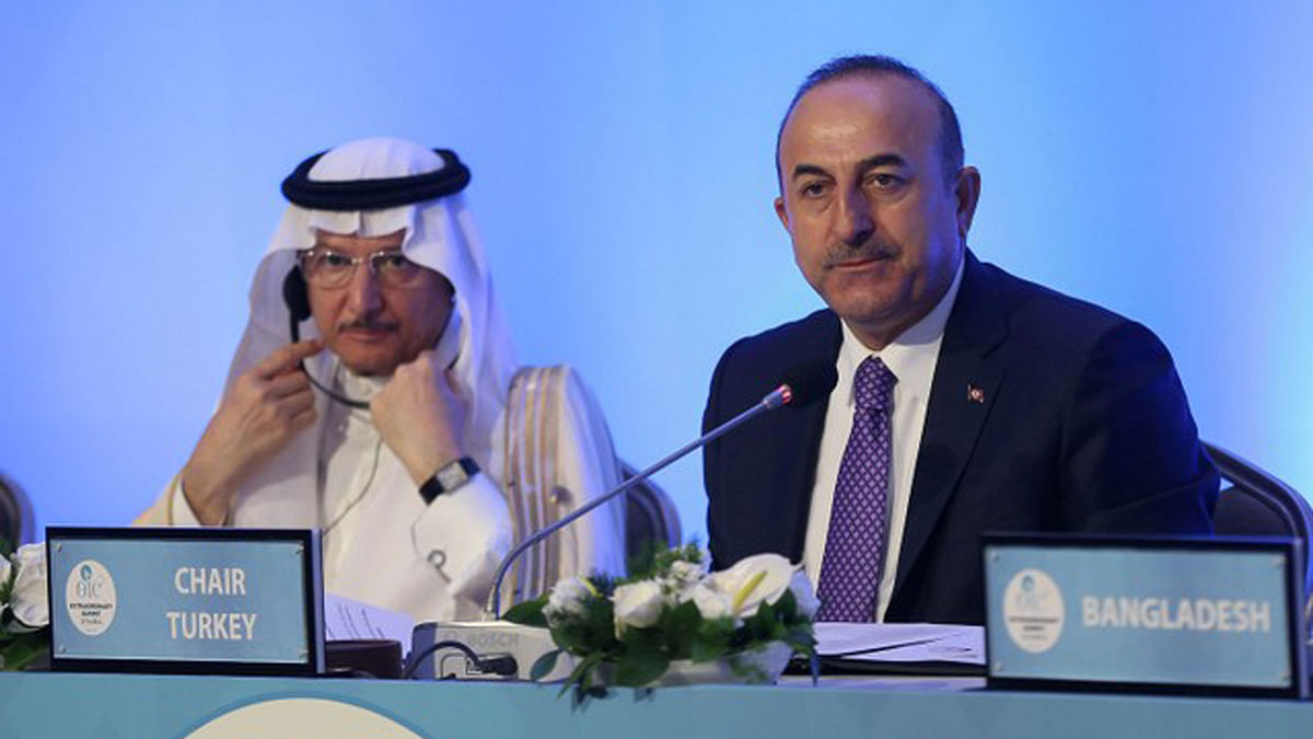 Turkish foreign minister Mevlut Cavusoglu and Organization of Islamic Cooperation (OIC) secretary general Yousef bin Ahmad Al-Othaimeen are seen during a meeting of the OIC foreign ministers council in Istanbul, Turkey May 18, 2018. Photo : Reuters