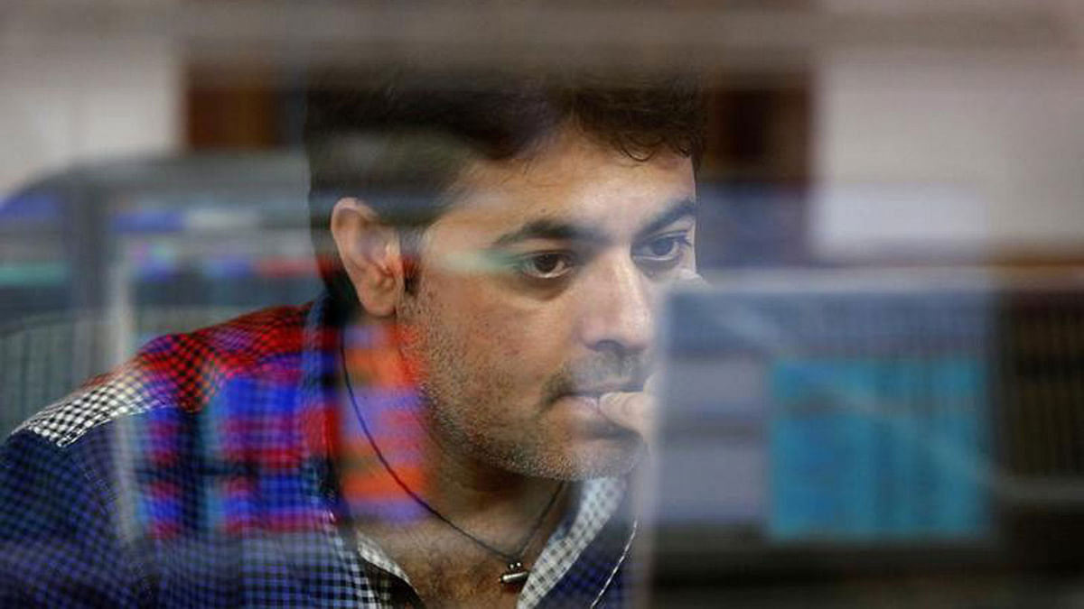 A broker reacts while trading at his computer terminal at a stock brokerage firm in Mumbai, India, February 26, 2016. Photo : Reuters