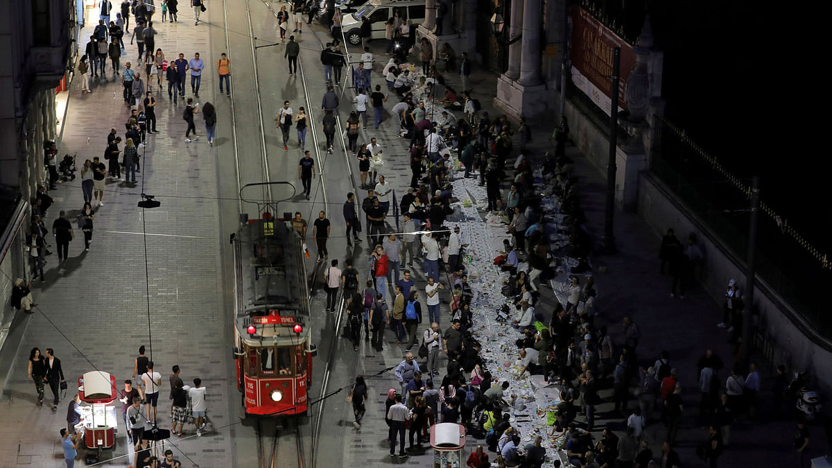 People break their fast at the main shopping and pedestrian street of Istiklal on the first day of the holy fasting month of Ramadan in central Istanbul, Turkey, May 16, 2018