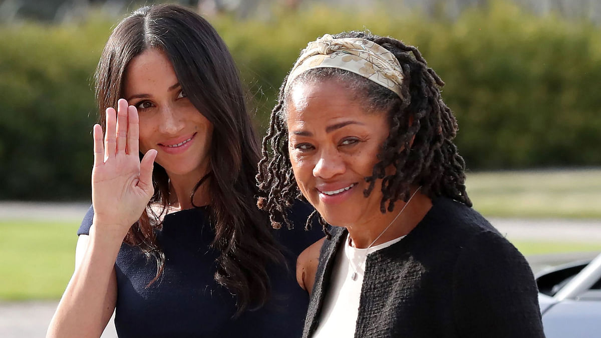 US actress and fiancee of Britain`s prince Harry Meghan Markle (L) arrives with her mother Doria Ragland at Cliveden House hotel in the village of Taplow near Windsor on 18 May 2018, the eve of her wedding to Britain`s prince Harry. Britain`s prince Harry and US actress Meghan Markle will marry on 19 May at St George`s Chapel in Windsor Castle. Photo: AFP