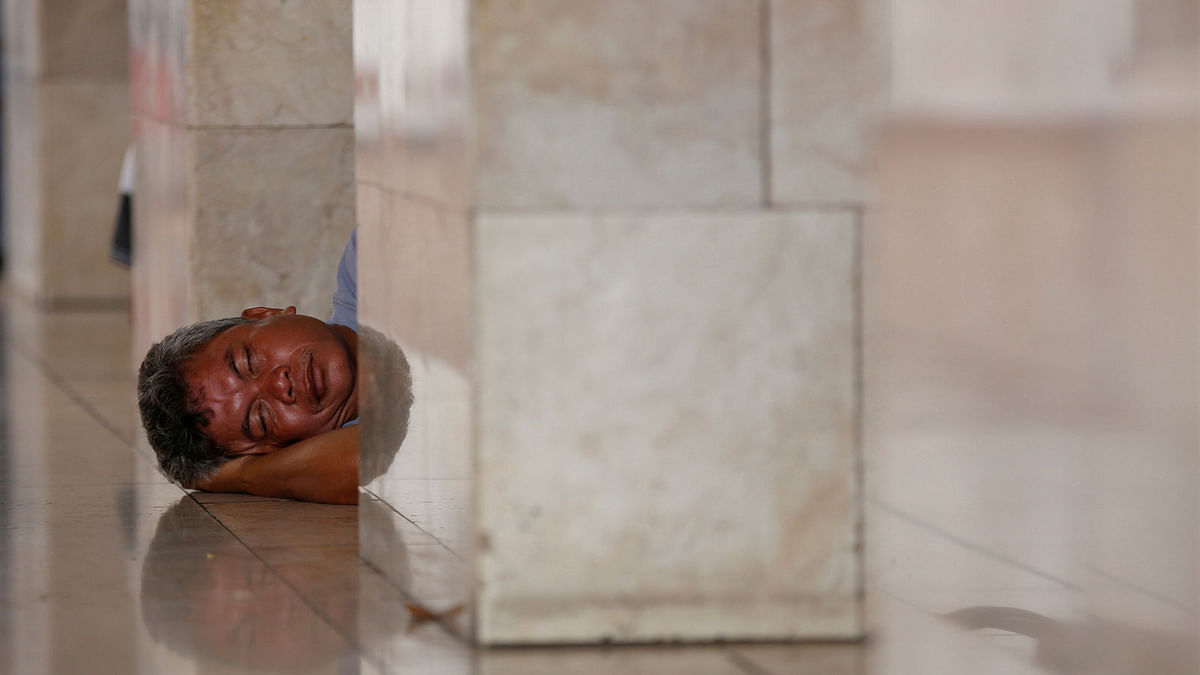 A Muslim man rests while waiting for Friday prayers during the holy fasting month of Ramadan at Istiqlal Mosque in Jakarta, Indonesia on 18 May. Photo: Reuters