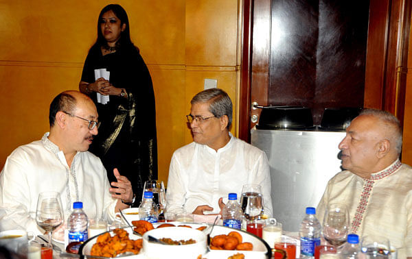 Indian high commissioner to Bangladesh Harsha Bardhan Shringla having some chats with BNP secretary general Mirza Fakhrul Islam Alamgir during an iftar programme hosted by the party at a city hotel. Photo: Collected/Prothom Alo
