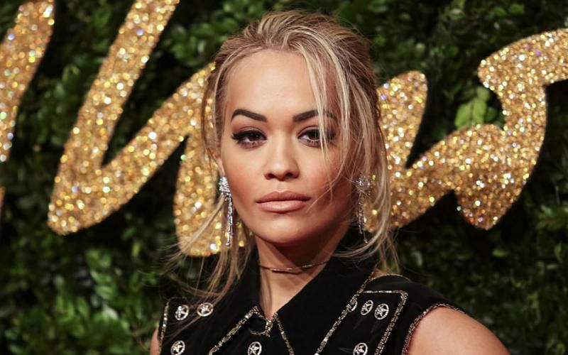 British singer Rita Ora poses for pictures on the red carpet upon arrival to attend the British Fashion Awards 2015 in London on 23 November, 2015. Photo: AFP