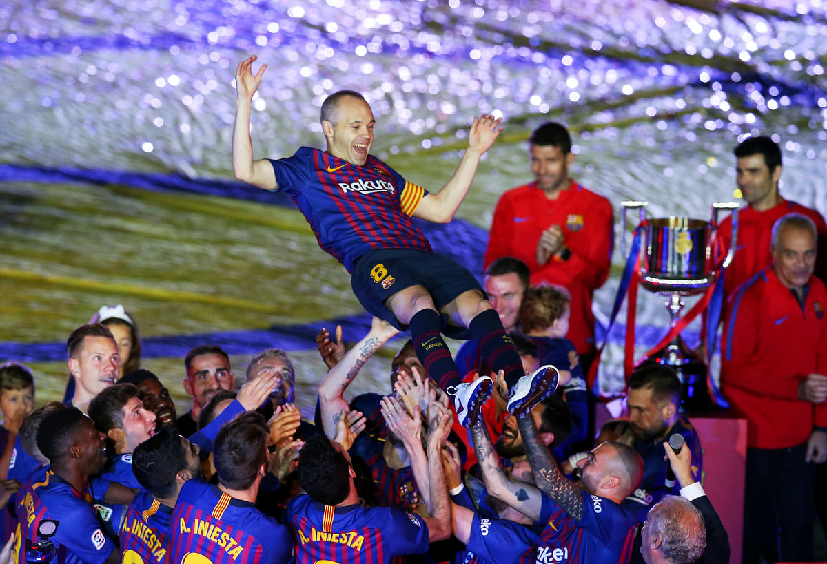 Barcelona`s Andres Iniesta and team mates celebrate after the match of 20 May. Photo: Reuters