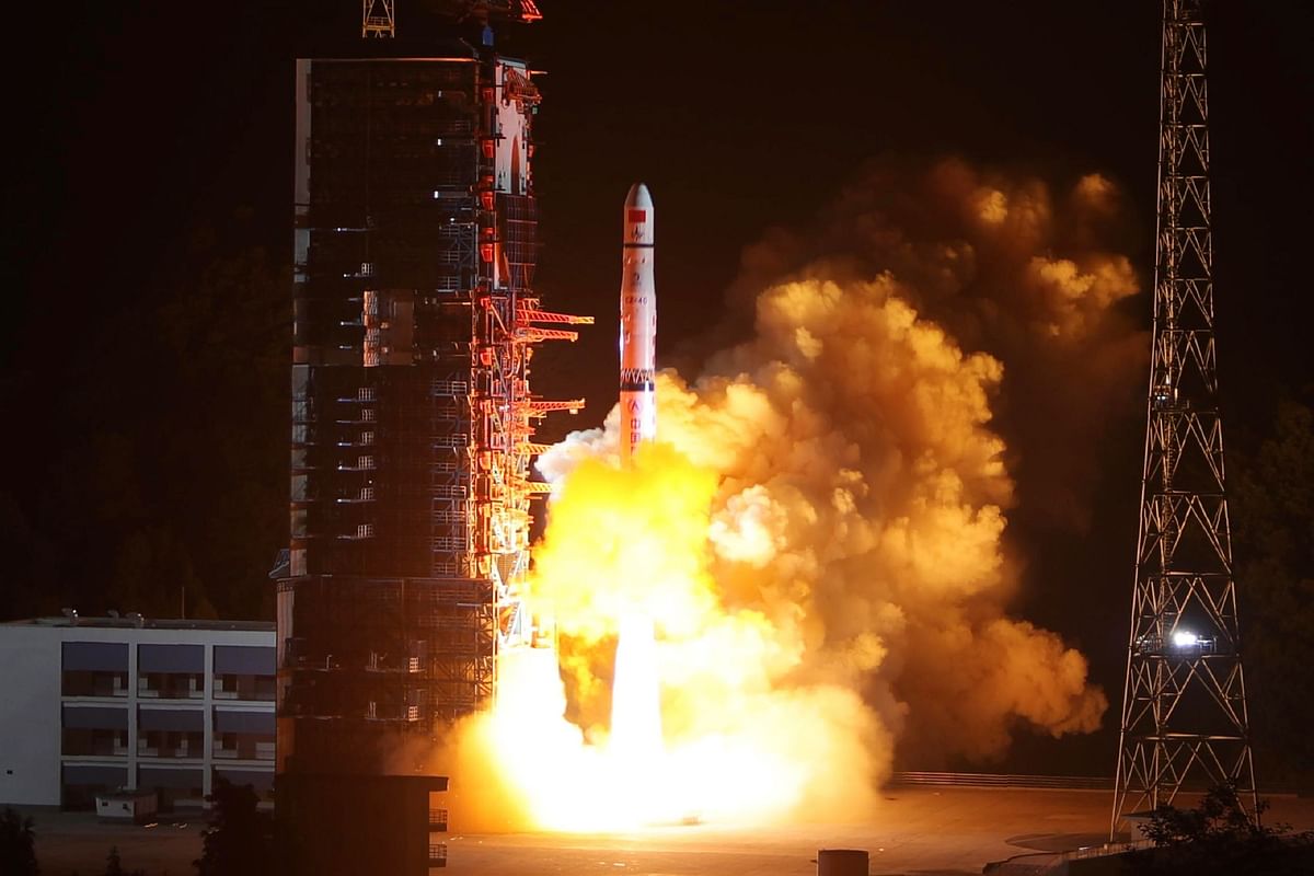 A Long March-4C rocket lifts off from the southwestern Xichang launch centre carrying the Queqiao (`Magpie Bridge`) satellite in Xichang, China`s southwestern Sichuan province on 21 May, 2018. Photo: AFP
