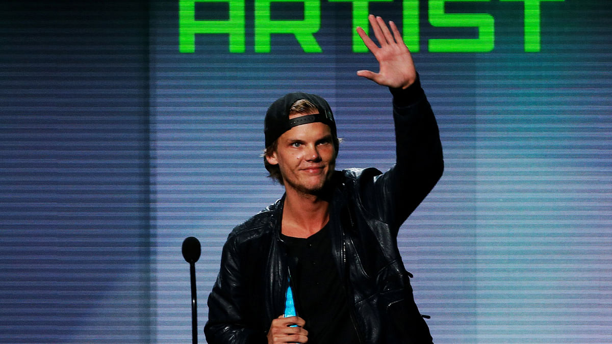 Avicii accepts the favourite electronic dance music artiste award at the 41st American Music Awards in Los Angeles, California 24 November, 2013. Photo: Reuters