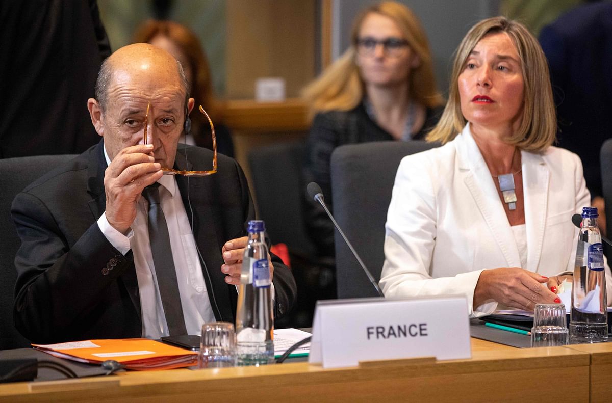 French foreign minister Jean-Yves Le Drian (L) and European Union foreign policy chief Federica Mogherini, Iran`s foreign minister, Britain`s foreign secretary and Germany`s foreign minister take part in a meeting EU/E3 and EU/E3 with Iran at the EU headquarters in Brussels on 15 May 2018. Photo: AFP
