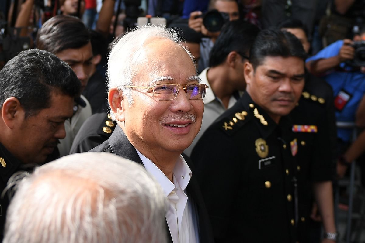 Malaysia`s former prime minister Najib Razak (C) arrives at the Malaysian Anti-Corruption Commission (MACC) office in Putrajaya on 24 May 2018. Photo: AFP