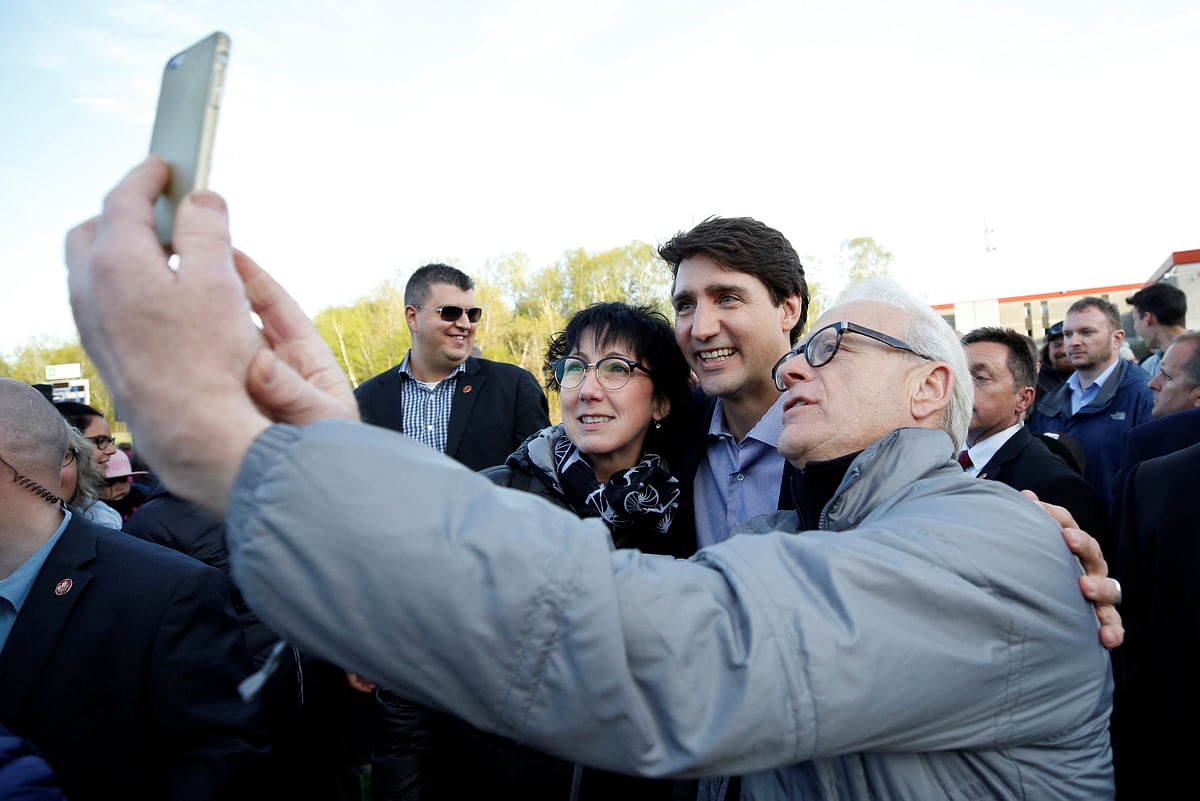 Canada`s prime minister Justin Trudeau poses for a photo during a community barbecue in La Malbaie, Quebec, Canada on 23 May 2018. Canada on Wednesday said it stands ready to take in Rohingya refugees, pledged significant aid. Photo: Reuters